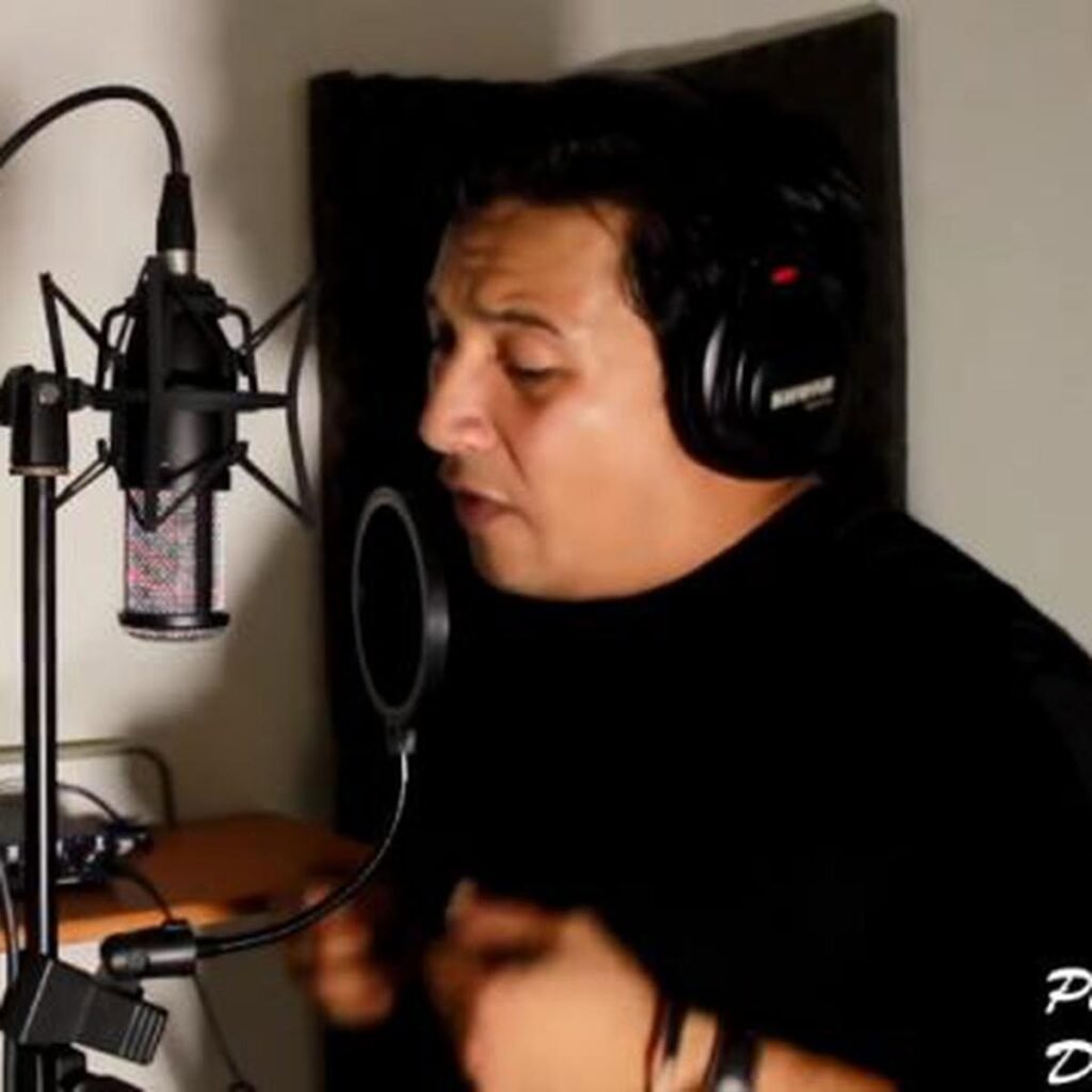 #YucatanEsComedia Pierre David Sansores, el camaleón yucateco que reina en el escenario